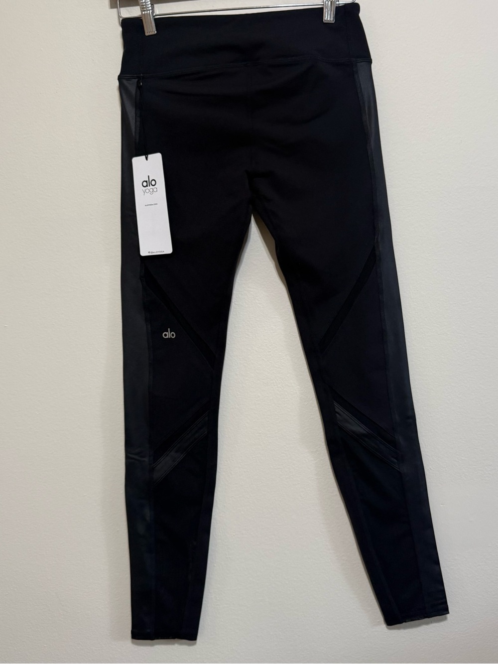 Alo Epic Leggings Black Mesh Womens M NWT - Picture 5 of 6